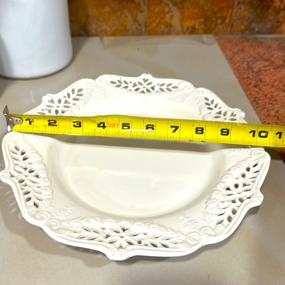 Vintage Royal Creamware Pierced Plate Base with Glass Cloche. - Picture 7 of 8